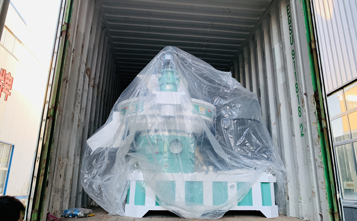泰國(guó)鋸末顆粒機(jī)已裝車.jpg 泰國(guó)鋸末顆粒機(jī)已裝車.jpg